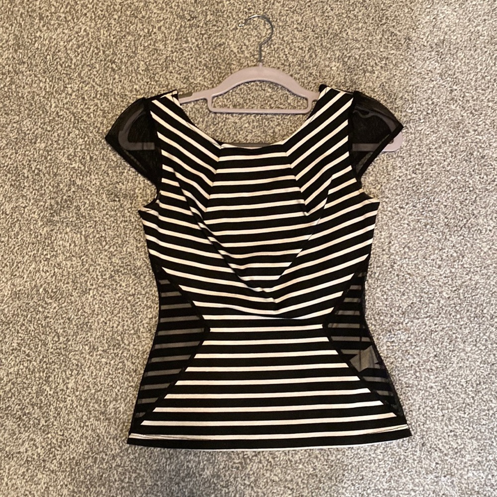 Guess top